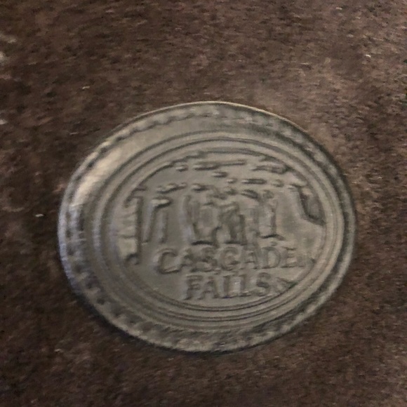 Leather and suede black backpack medium size barely used clasp closure two strap - Picture 5 of 7